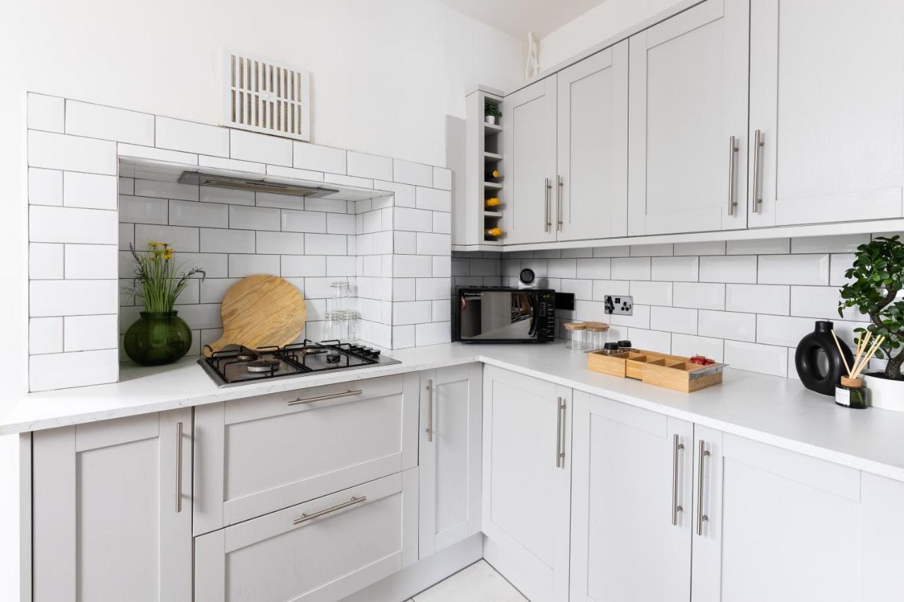 Levi Suite By Koya Homes - 3-Bedroom Home, Downtown Cardiff, Free Parking Extérieur photo
