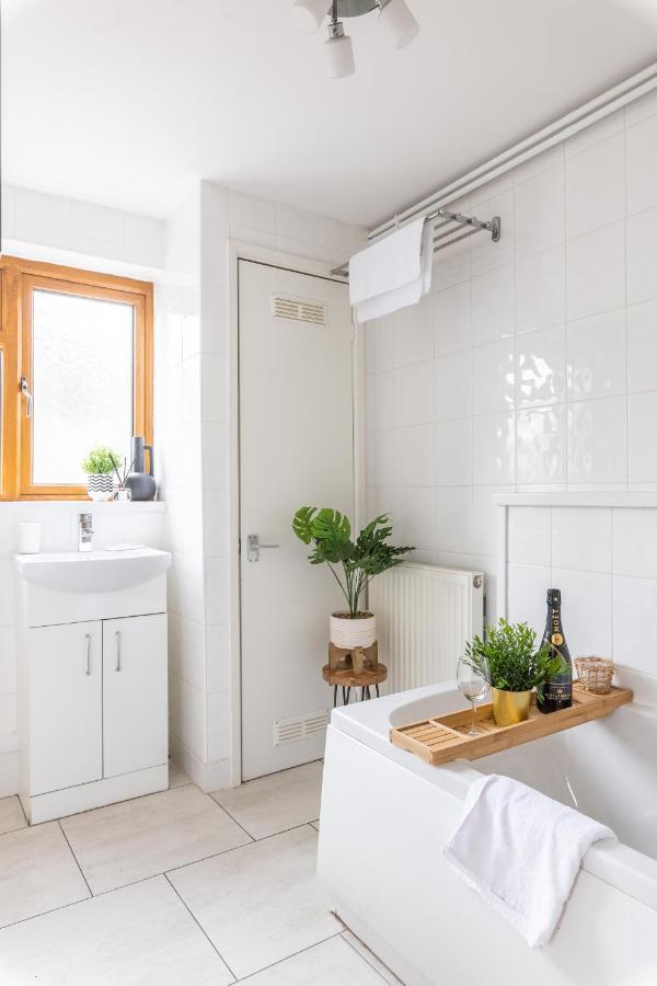 Levi Suite By Koya Homes - 3-Bedroom Home, Downtown Cardiff, Free Parking Extérieur photo